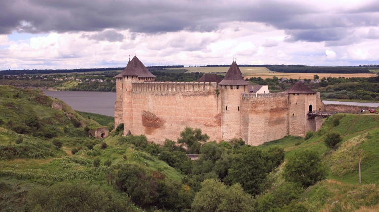 Морозы, обмеление Днестра или обстрелы? Специалисты назвали вероятные причины обрушения Хотинской крепости