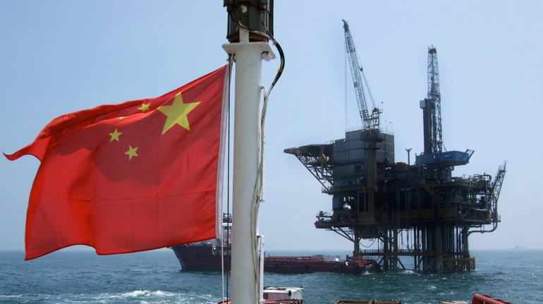 Китай готується знову вивести на ринок авіапальне, бензин і дизель