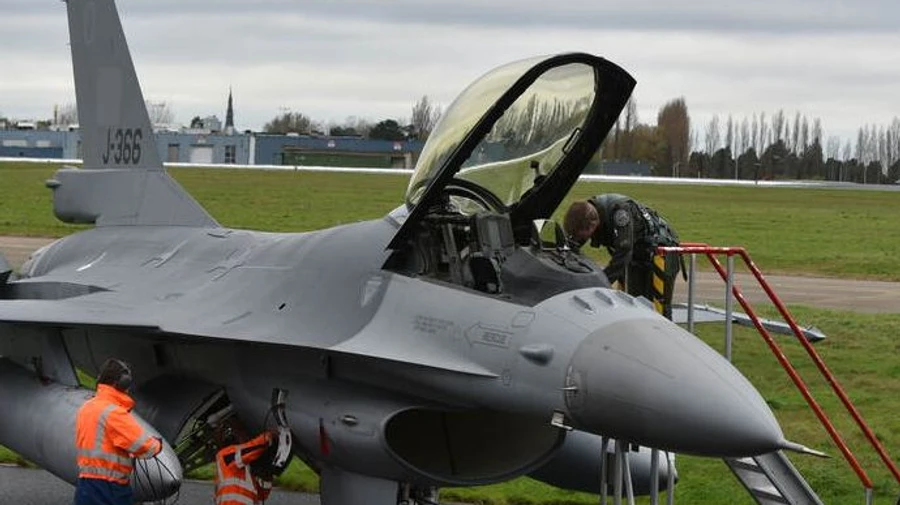 The Netherlands send five F-16s to Romania to train Ukrainian pilots