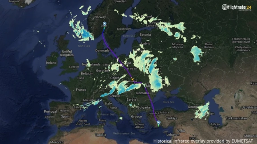 Passenger plane from Norway flies over Ukraine despite closed airspace