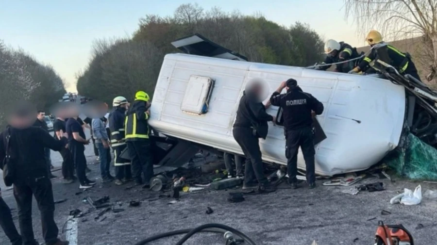 Легковушка влетела в маршрутку в Винницкой области - трое погибших
