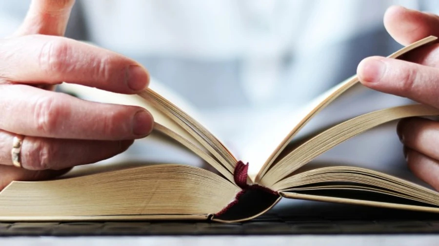 Справа про тілесні ушкодження: суд рекомендував невихованому чоловіку читати роман