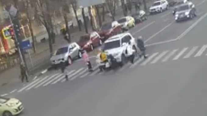 У Харкові позашляховик збив дітей на переході: підозрюють, що водій був під кайфом