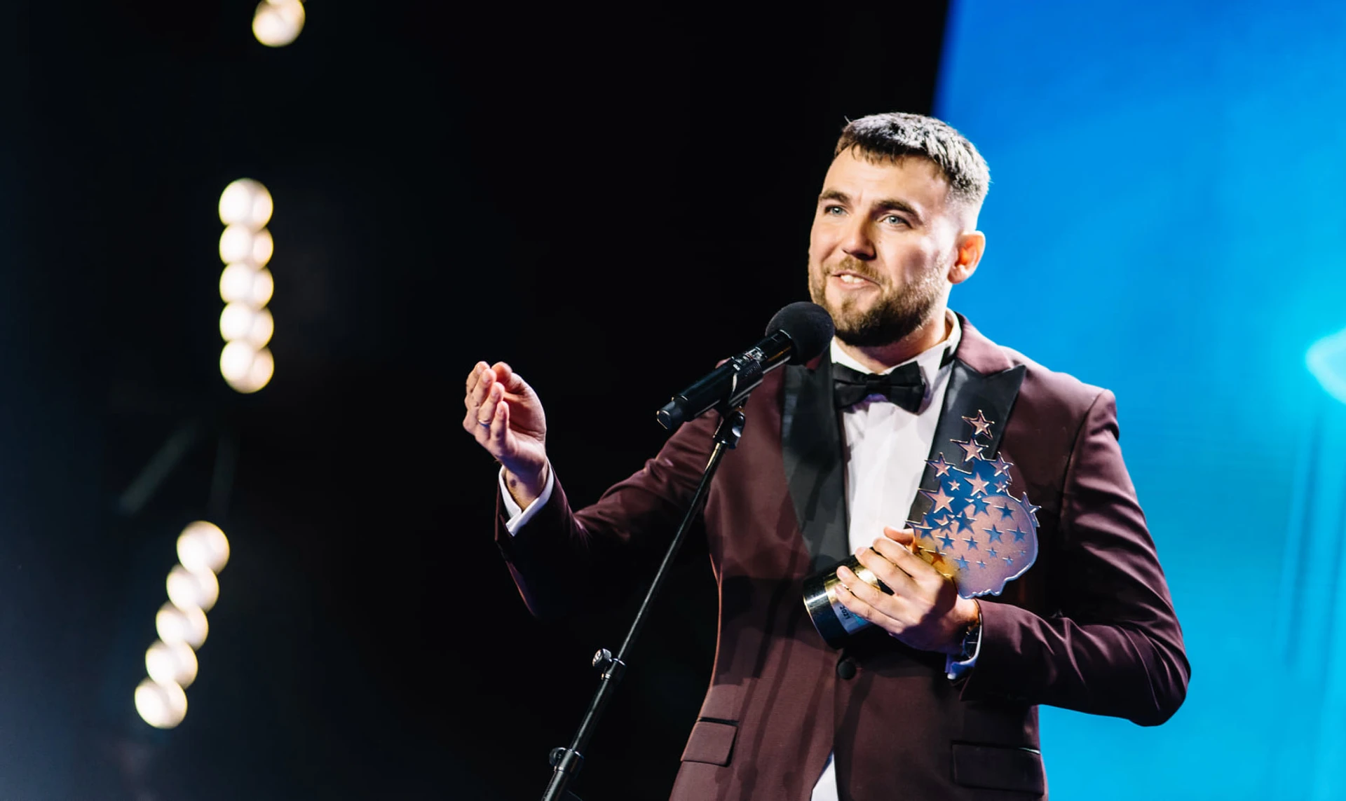 Маск летает в космос, а мы мочим тряпочки в ведерко у доски. Что не так с преподаванием украинского – объясняет Артур Пройдаков