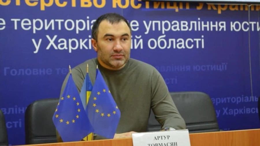 Глава Харьковского облсовета через две недели после подозрения во взятке решил уйти с должности