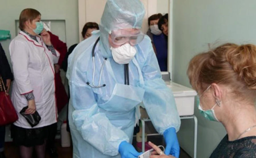 МОЗ призвал перевозчиков доставлять врачей на работу