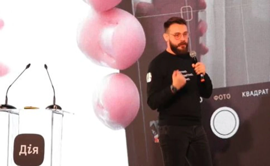 Зеленський із командою презентував застосунок Дія