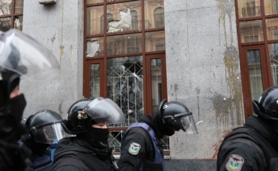 У Порошенка засудили розгром будівлі Росспівробітництва в Києві