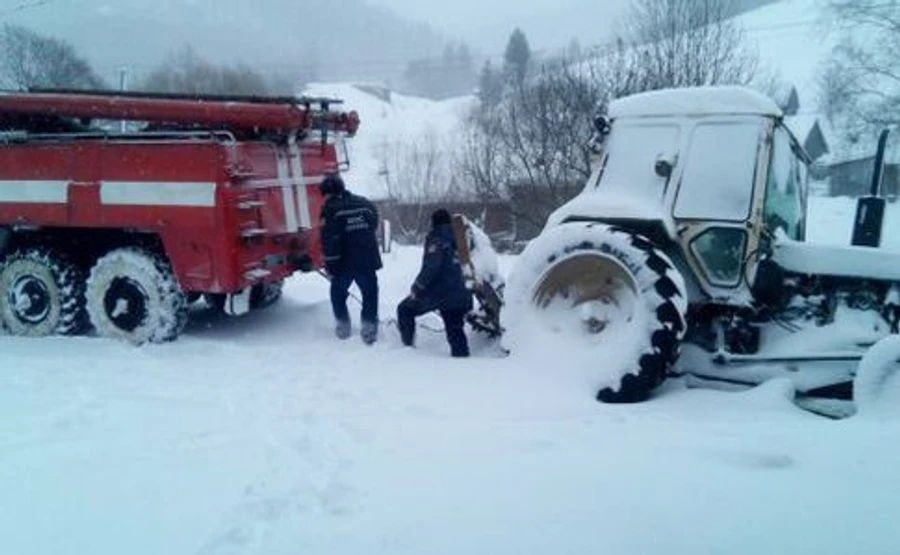 Через погодні умови рух на деяких автошляхах обмежено
