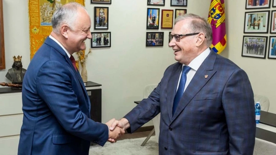 Pro-Russian Moldovan MP shakes hands with Russian ambassador and dreams of strategic partnership