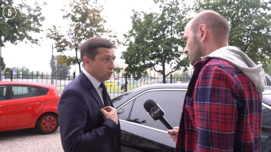 ЗМІ: Мама експрокурора Кізя купила будинок на базі митників у Конча-Заспі