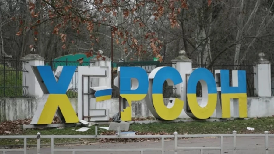 Russian UAV drops explosives in Kherson, injuring man