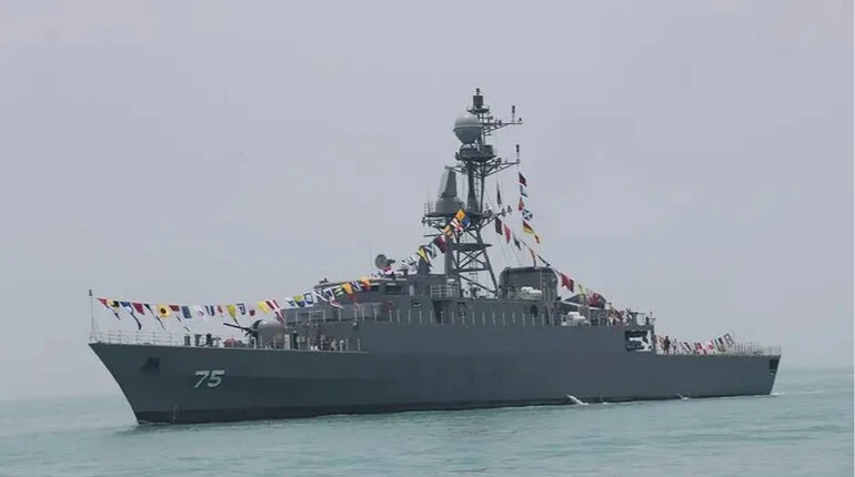 Підводний човен атакував іранський військовий корабель біля берегів Шрі-Ланки: понад 100 людей зникли безвісти