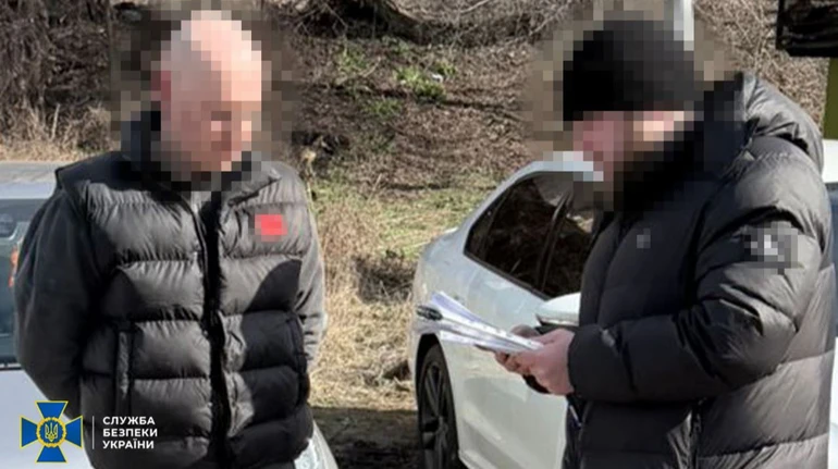 Посадовців Автомобільних доріг України затримали під час отримання хабаря