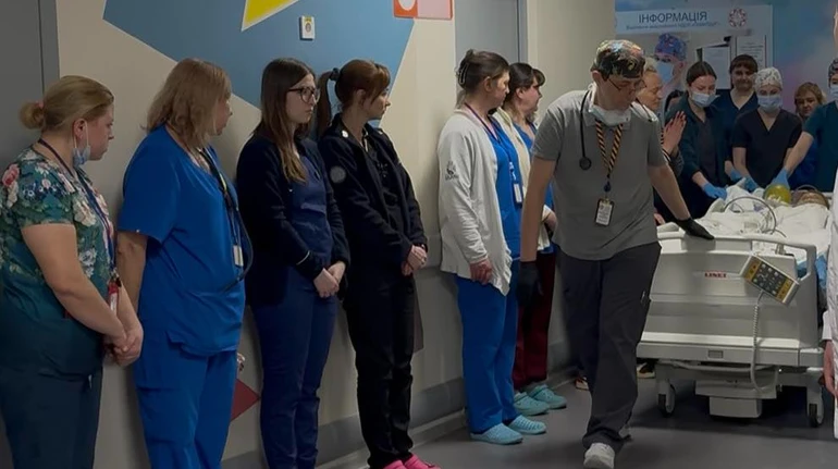 13-річний підліток став посмертним донором для 4 людей: в Охматдиті провели для нього коридор пошани