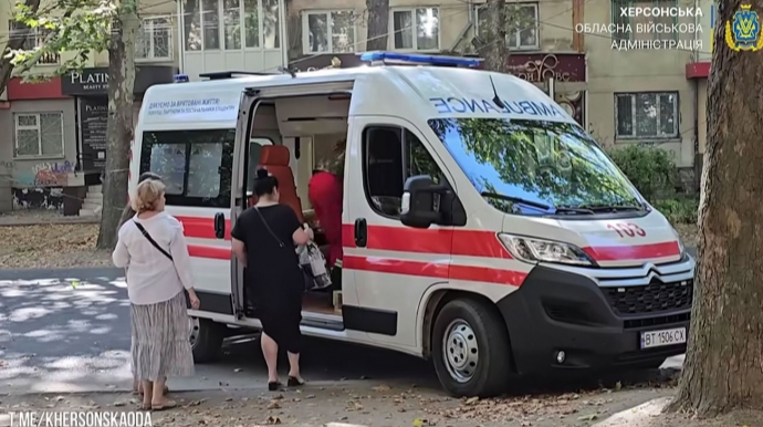 Окупанти вдарили по АЗС у Херсоні, поранено працівника