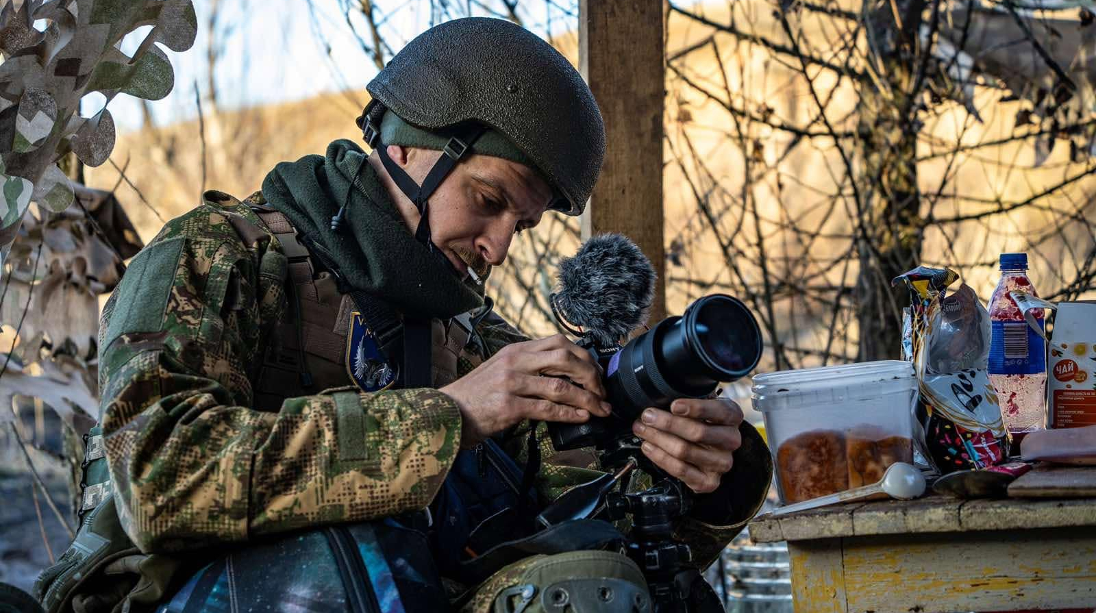 Не хочу годувати цього вовка – фотограф і азовець Роман Закревський про чорнуху, любов і красу під час війни