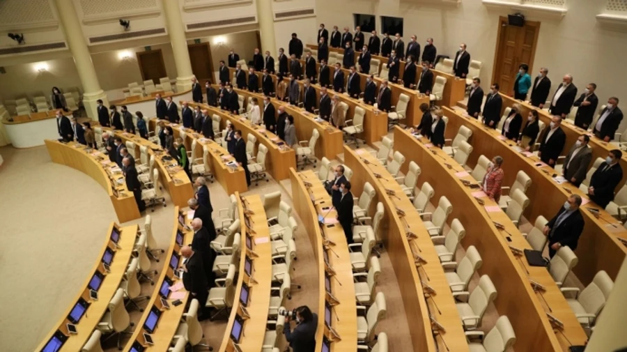 Lawmakers fight in Georgian parliament during consideration of controversial law on foreign agents – video