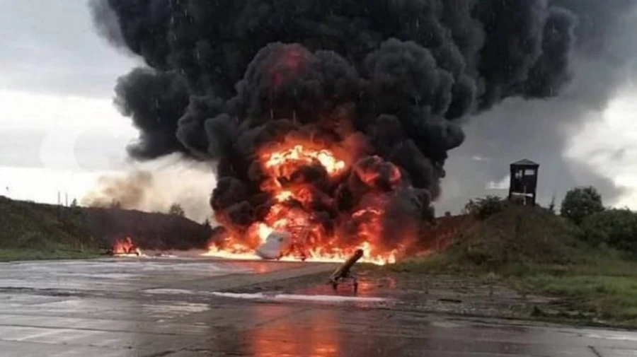 Розвідка Британії: Аеродром в Сольцях, імовірно, атакували з території РФ