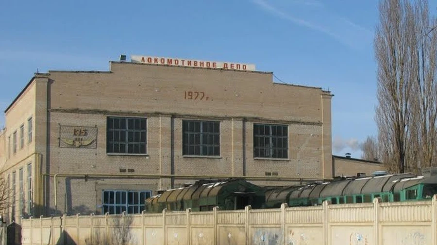 Russian locomotive carrying fuel to front blown up in Melitopol 