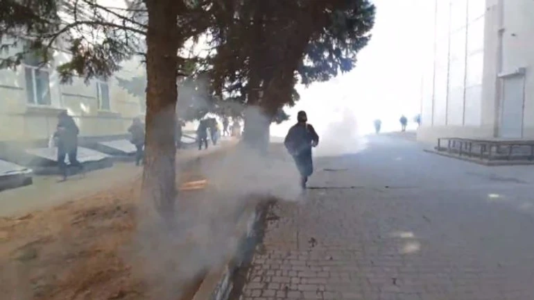 Kherson: people come out to rally, occupiers spray tear gas