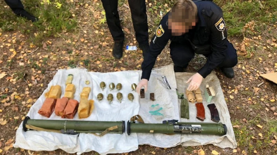 СБУ виявила схрон зі зброєю на кордоні з Білоруссю