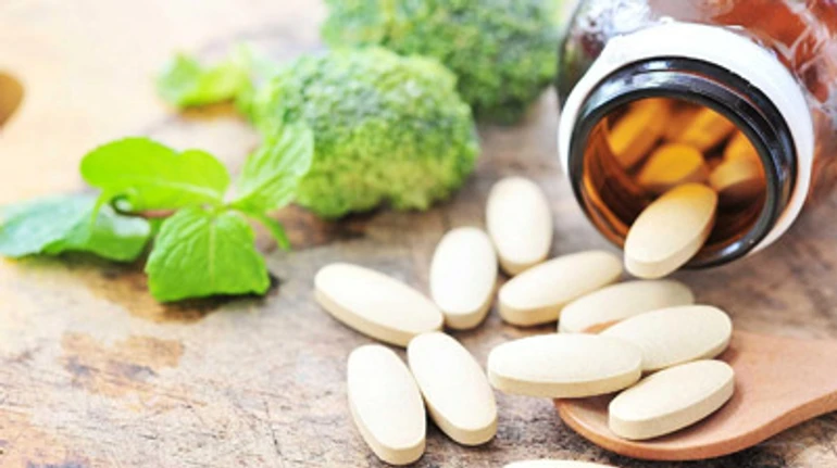 БАДи та коронавірус: чи можуть захистити і полегшити COVID-19 вітаміни С, D, а також цинк