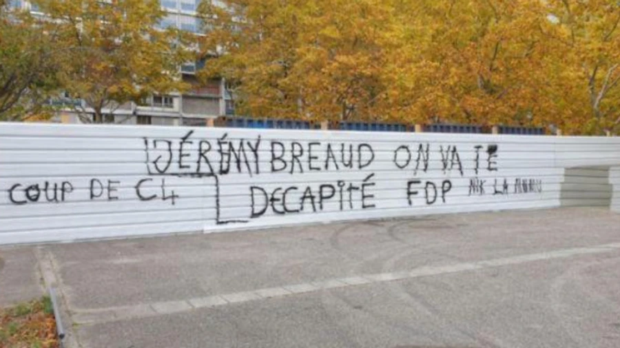 Мер міста у Франції заявив, що йому погрожують обезголовленням