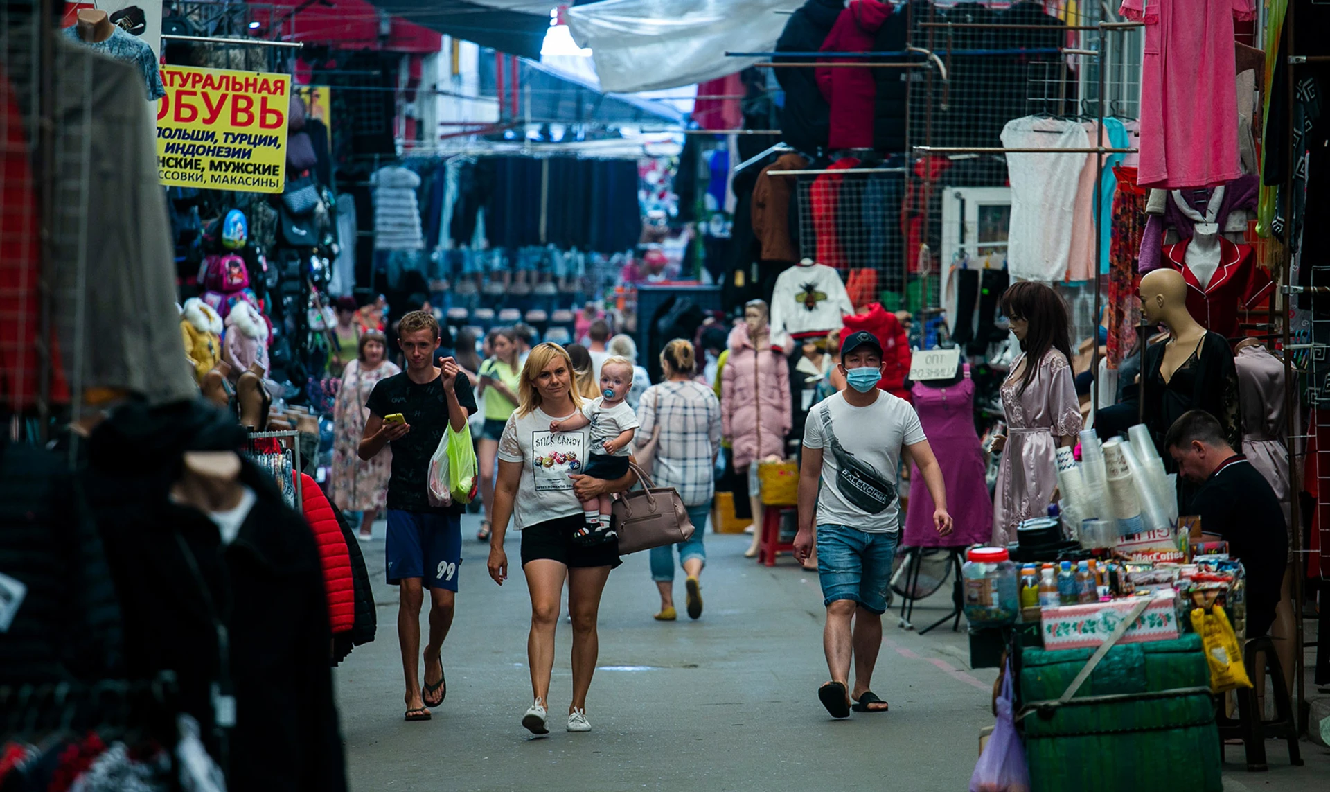 Мохіто по-в'єтнамськи і Gucci за 200 гривень. Чим живе найбільший ринок України Барабашово