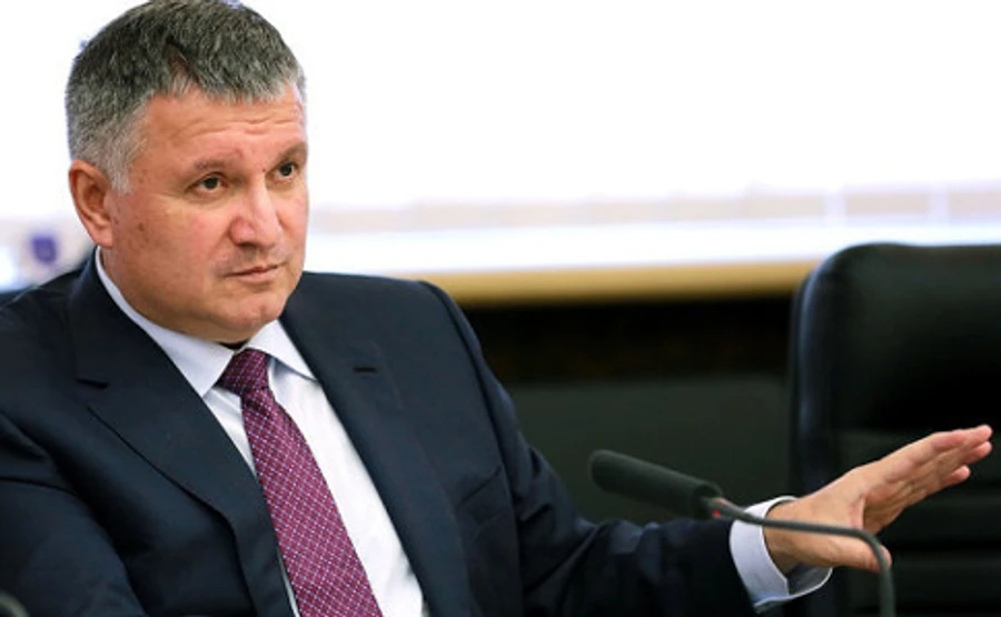 Аваков: Потенциальных больных коронавирусом сможем отследить по телефону