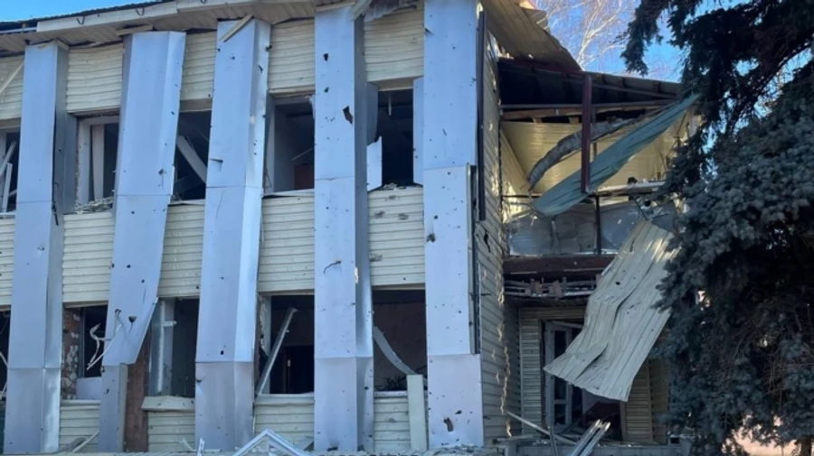 Окупанти поцілили КАБом по центру Золочева, зруйнували приміщення соцзахисту