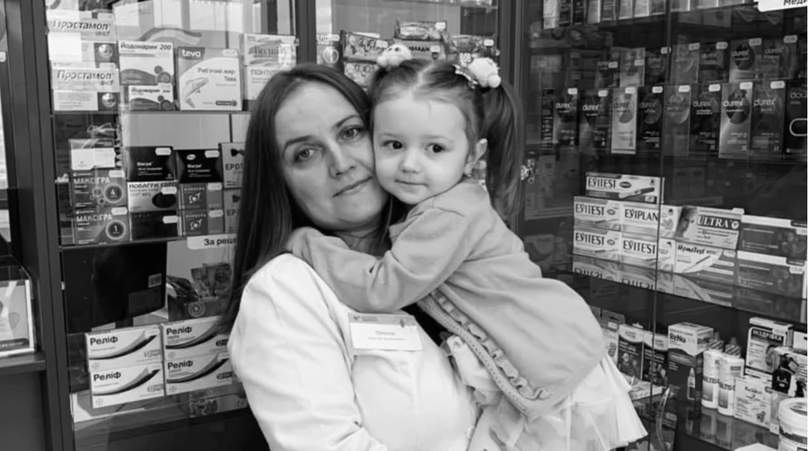 Pharmacy worker and her 4-year-old daughter killed in Russian strike on Chernihiv