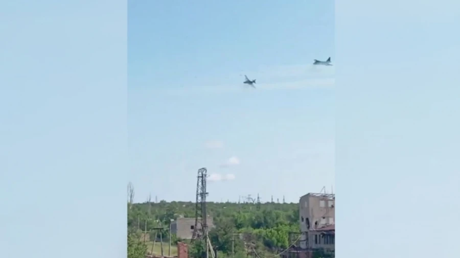 Соцсети: В Донецкой области упал российский Су-25, вероятно, сбитый дружественным огнем