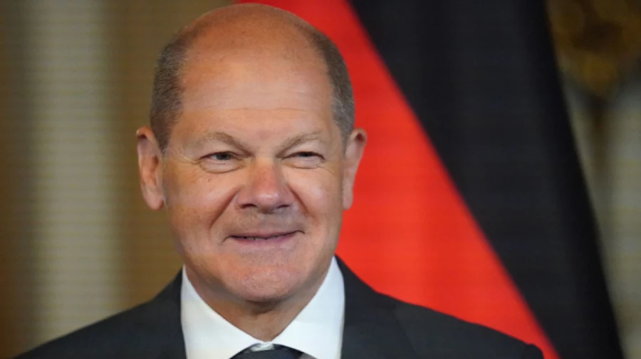 Шольц признался, что до сих пор советуется с Меркель