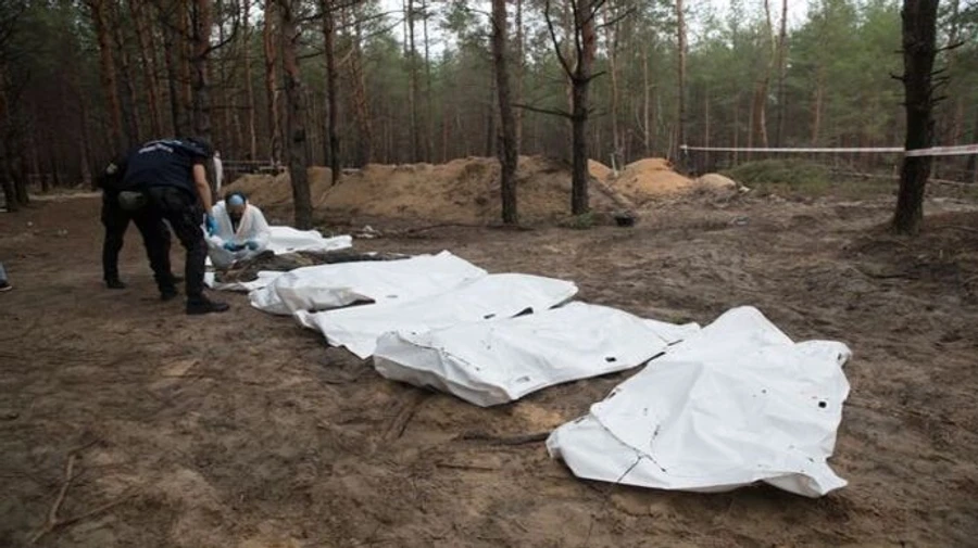 Soldiers buried with their hands tied found in Izium – Ombudsman