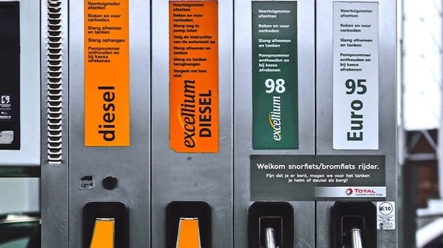 Кабмін прийняв рішення, щоб уникнути дефіциту пального і стримати ціни на нього