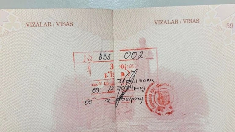 Узбекского фермера не пустили в Украину из-за триколора и двуглавого орла