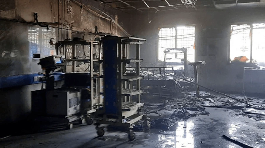 11 человек погибли в пожаре в COVID-больнице в Индии
