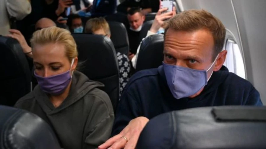 Навальний перебуває у поліції, адвоката не пустили