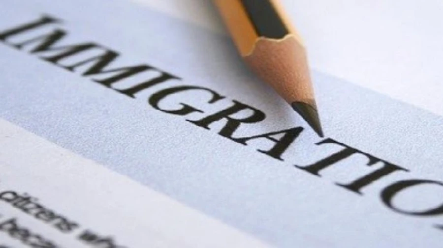 Охочих переселитися до ЄС та США українців у рази більше за охочих жити в Росії