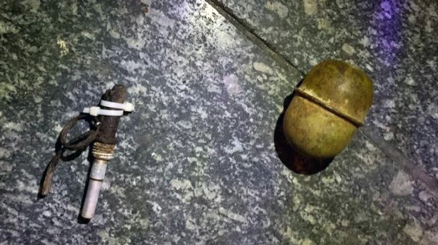 Угрожал гранатой за просьбу надеть маску: в магазине Киева задержали хулигана