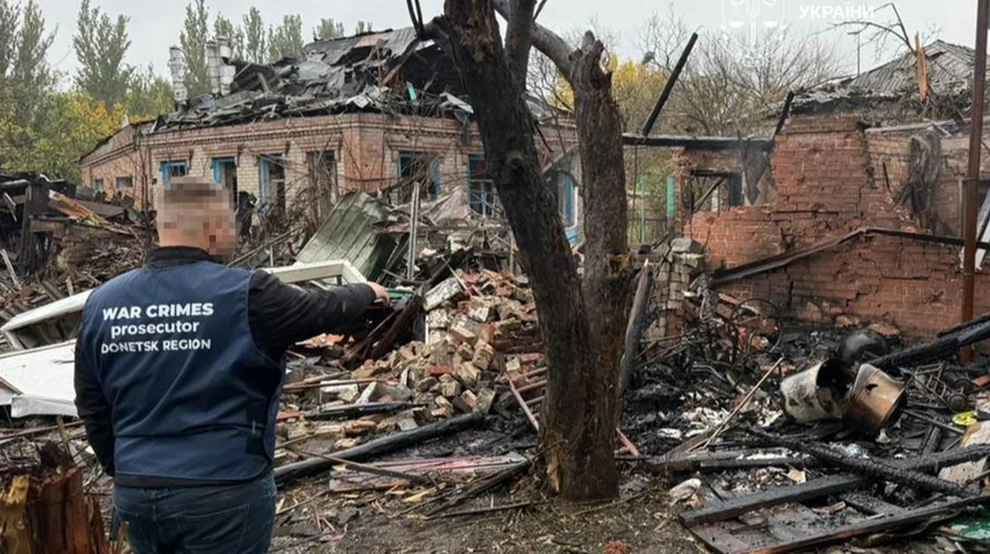 На Донеччині 11 людей поранено і 1 загинула від обстрілів РФ, у Херсоні ворожий дрон убив комунальника