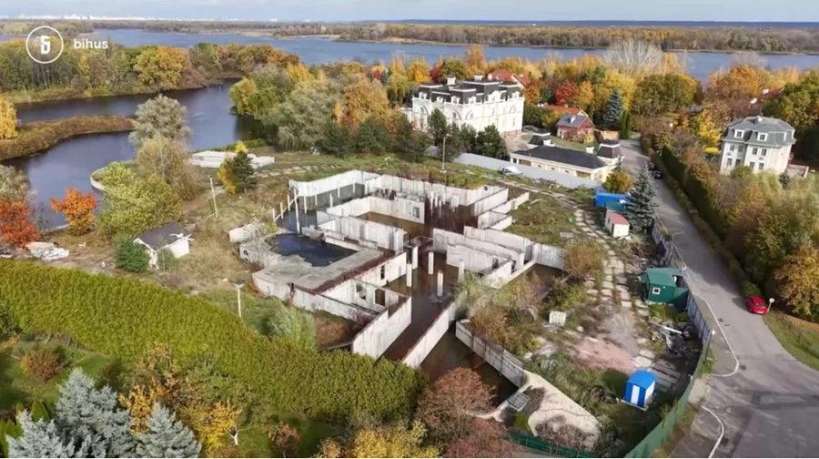 Bihus.Info знайшли недобудований палац Комарницького в Козині