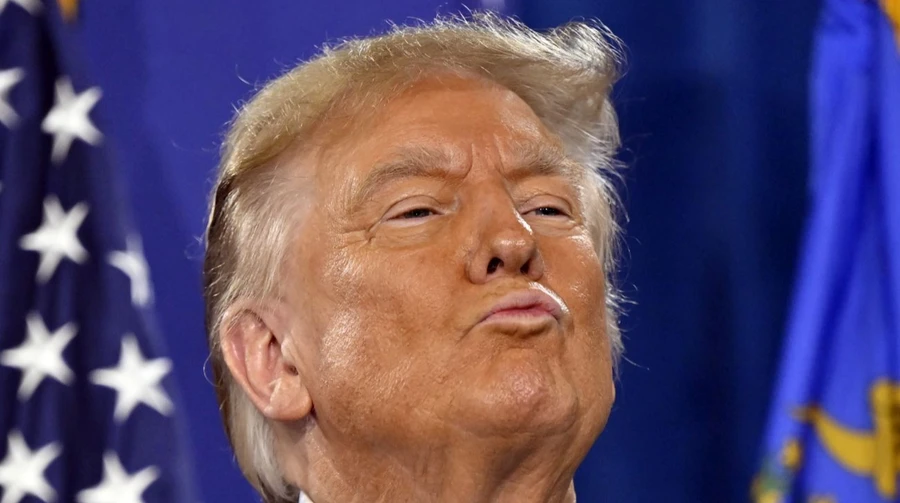 Трамп пообіцяв роздати американцям по 2 тисячі доларів