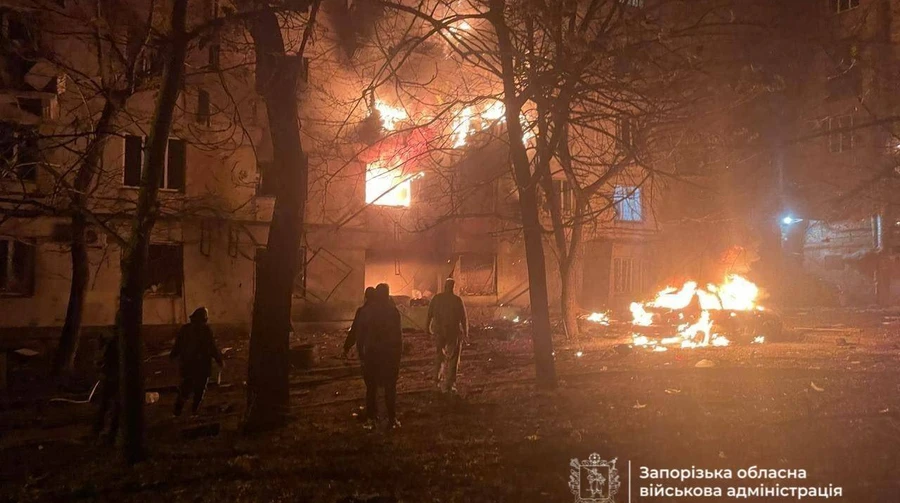 Russians attack Zaporizhzhia: residential building hit, 18 people injured – photo