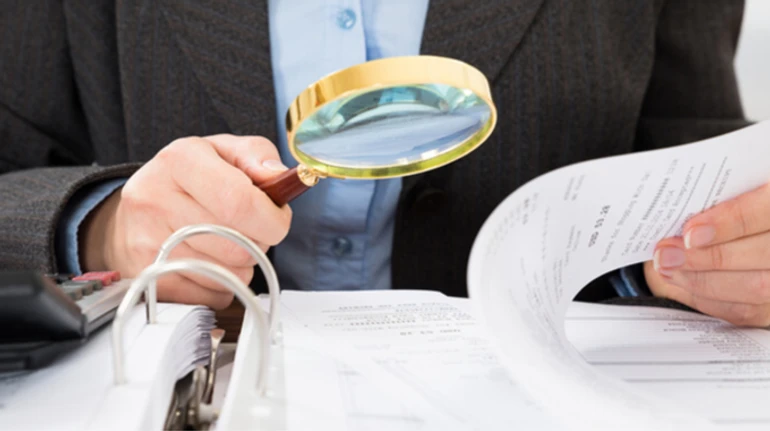 В Хмельницкой области разоблачили чиновника: не задекларировал магазин и машины