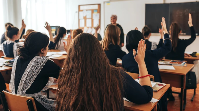 Як відстояти право дитини навчатися у 10-11 класах, якщо у громаді немає ліцею? Поради омбудсменки