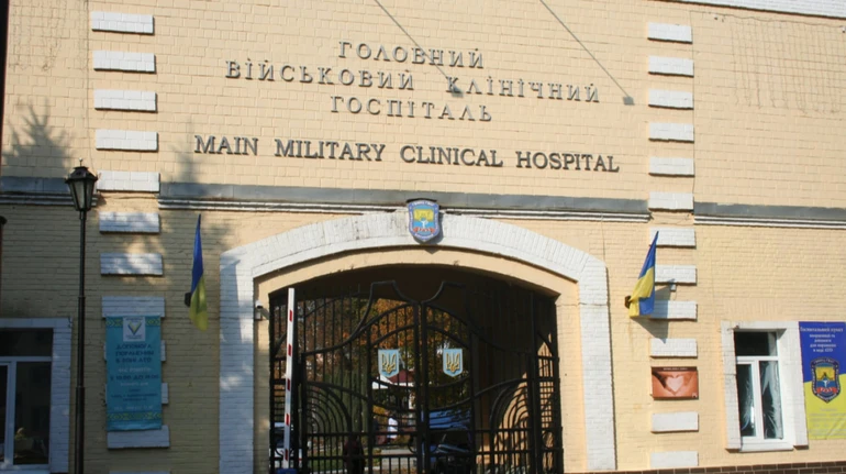 Система колапсує, ВЛК триває місяць: військові скаржаться на умови в головному шпиталі Києва