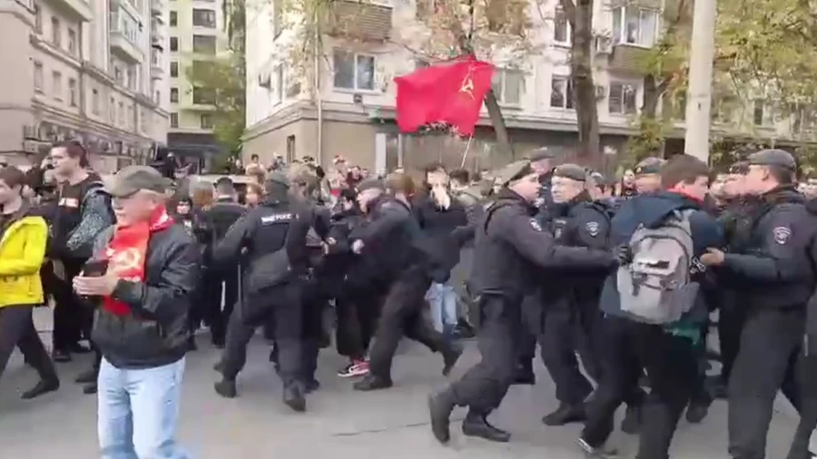 Геть царя: У Москві затримали десятки людей на мітингу комуністів – ЗМІ