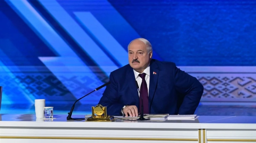 Belarusian leader claims he is being advised to turn away from Russia and fight together with Ukraine
